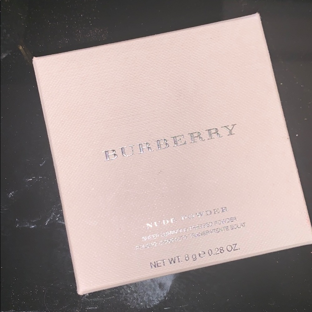 Burberry nude sheer luminous pressed powder